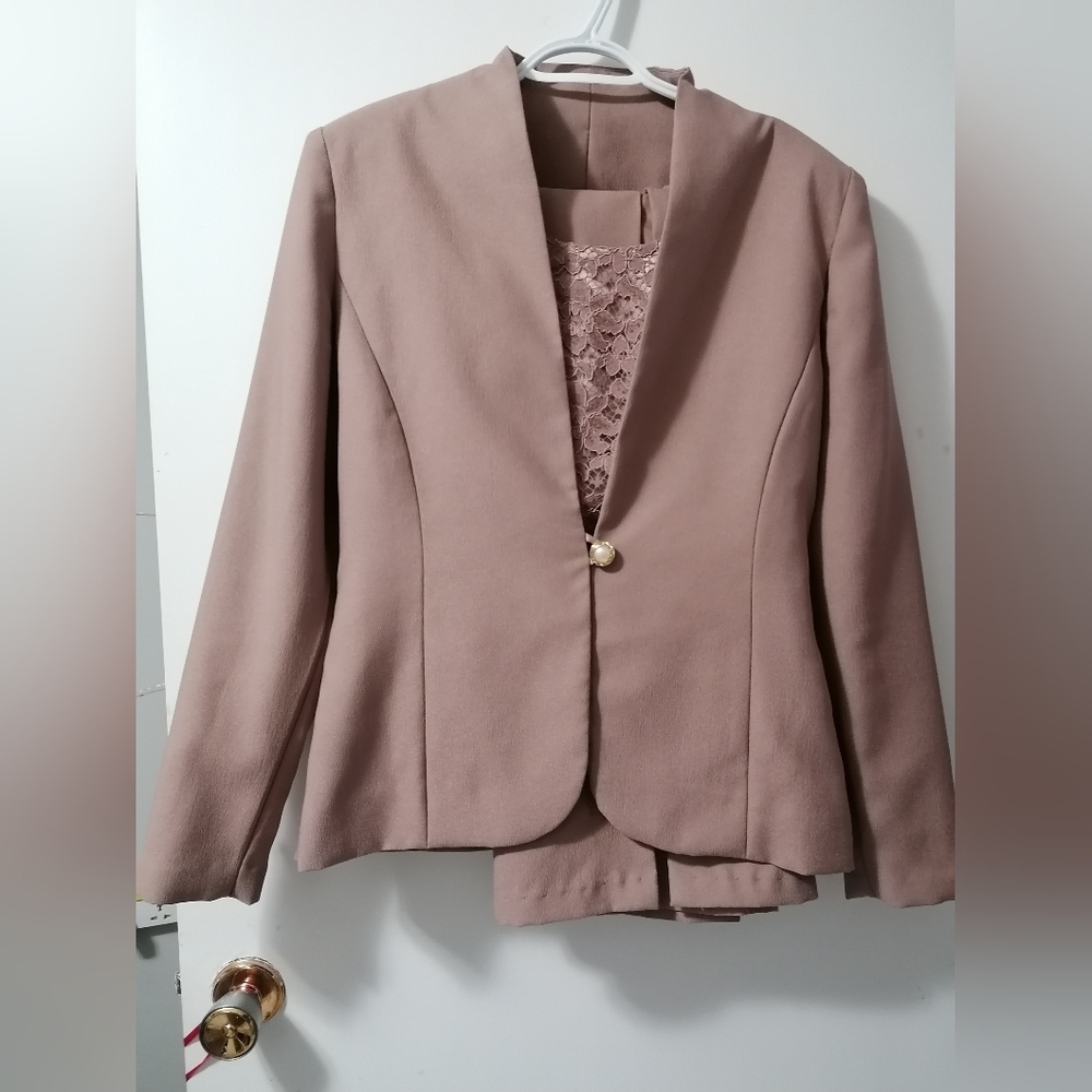 🟣1 sets of Blazer, inner and skirt